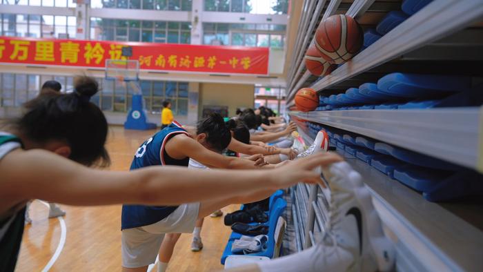 为什么大前锋在比赛中需要特别的体能训练?_0